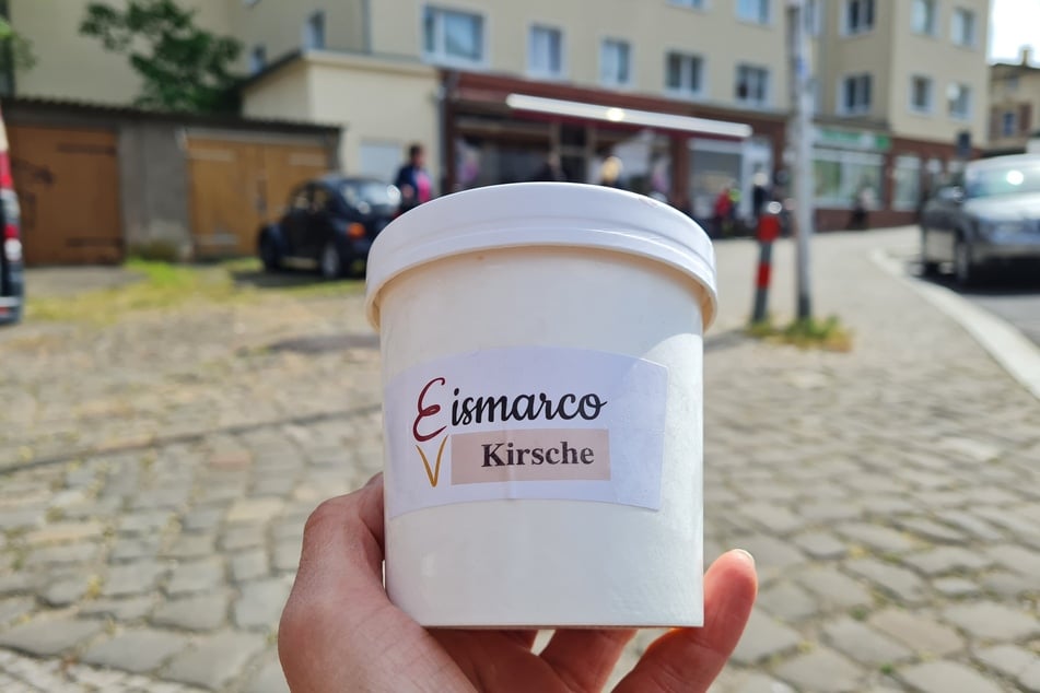 Eisbecher to go gibt's bei Eismarco. Wenn man den Becher nicht schaffen sollte, kann man den Rest zu Hause einfrieren.