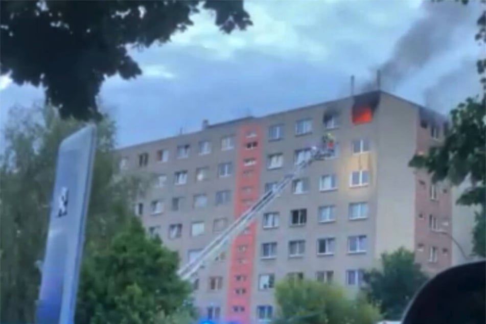 Im siebenten Stockwerk einer Flüchtlingsunterkunft hat eine Wohnung gebrannt.