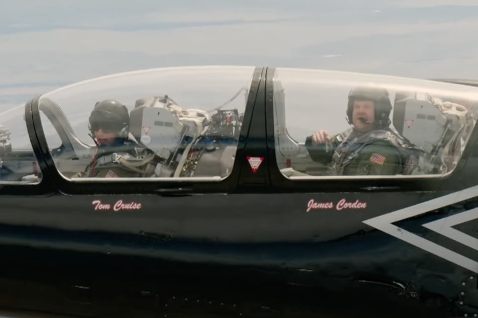 Tom Cruise und James Corden in einem Kampfjet Typ Aero L-39 Albatros.