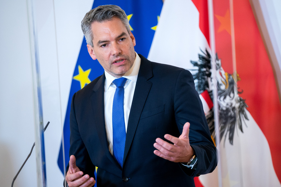 Österreichs Innenminister Karl Nehammer (ÖVP) hat die Stadt Wien scharf für ihr Corona-Krisenmanagement kritisiert.