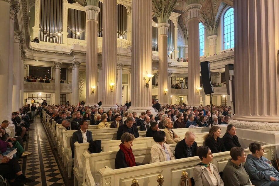 Volles Haus in der Nikolaikirche.
