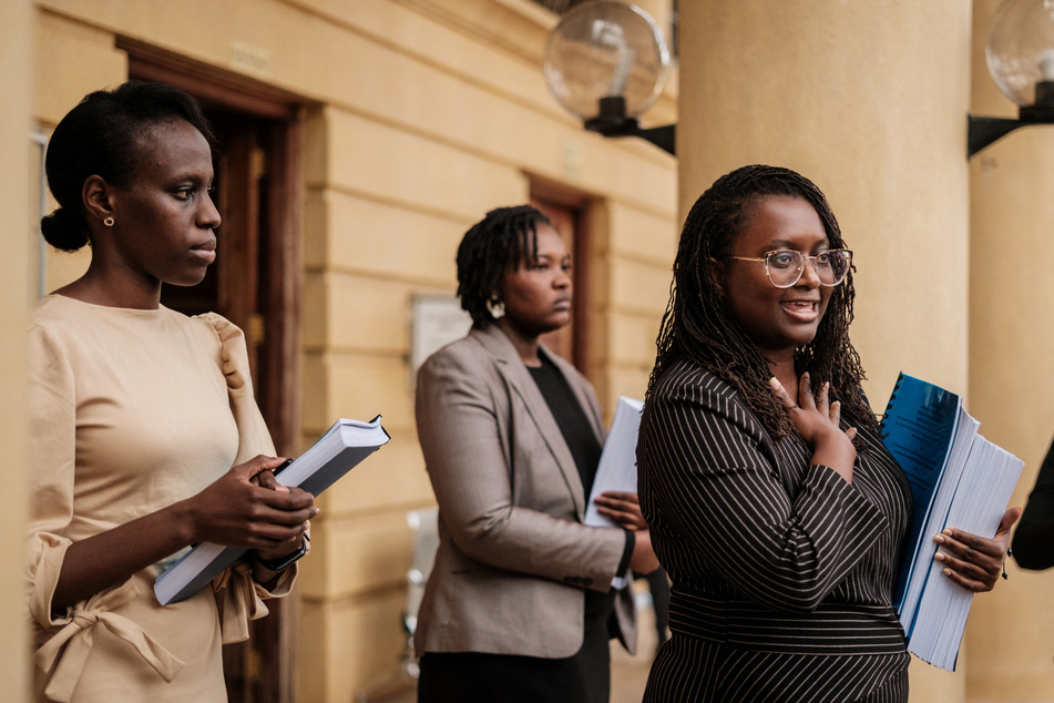 Lawyer Mercy Mutemi (r.) speaks to the media after helping to file a lawsuit against Meta, which accuses Facebook of fanning violence and hate speech in Africa.