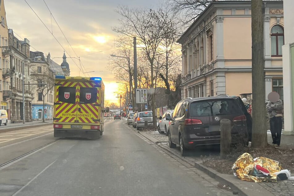 Der schwer verletzte Fußgänger (77) wurde mit einem Rettungswagen abtransportiert.