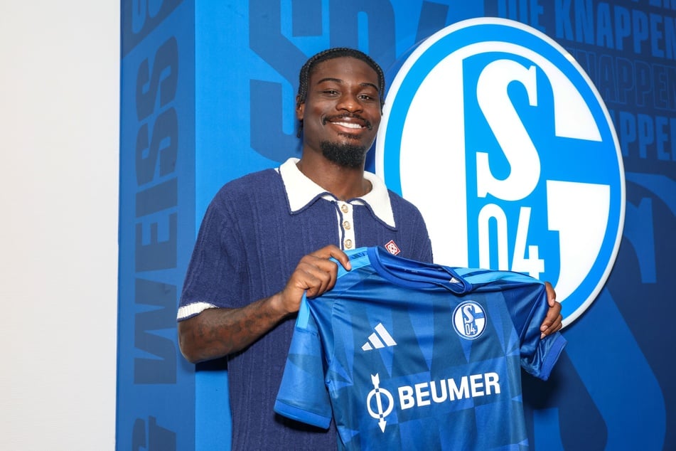 Junior Dina Ebimbe (25) schließt sich Schalke 04 an.