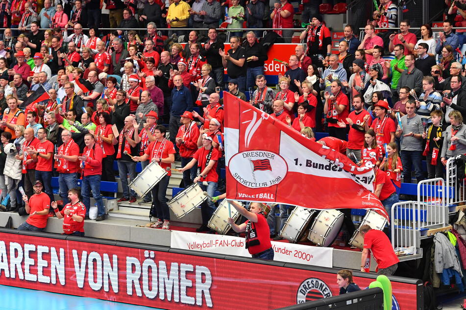 So rappelvoll dürfen die Tribünen zwar nicht werden, aber zumindest sind die Fans gegen Erfurt wieder dabei. (Archivbild)