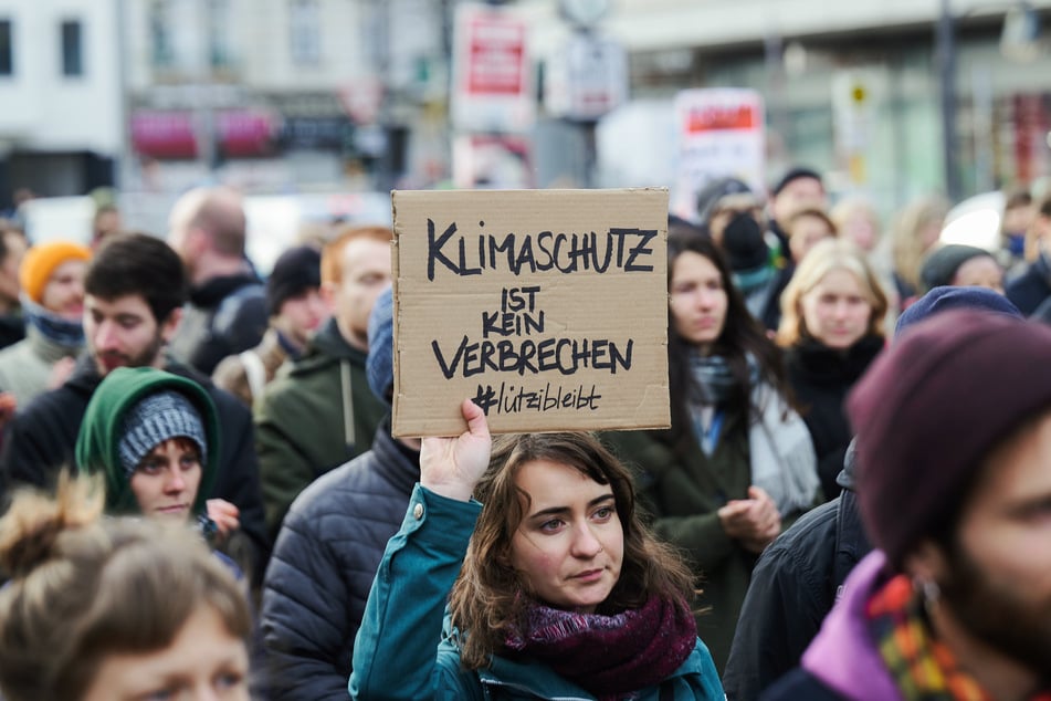 Mehr als 300 Personen sollen an der Berliner Demonstration gegen die Räumung des Dorfes Lützerath teilgenommen haben.