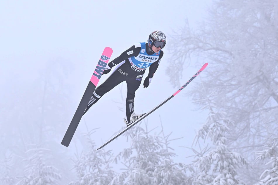 Marius Lindvik (27) stellte mit dem vierten Platz am Sonntag in Willingen sein zweitbestes Saisonergebnis auf - trotz des Wirbels, der das norwegische Team begleitete.