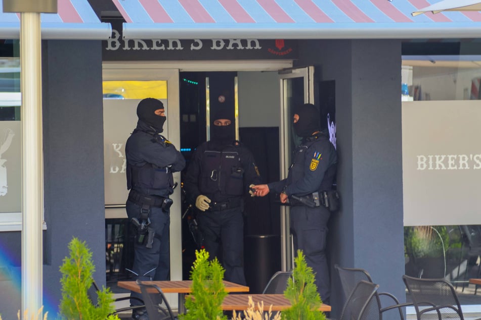 Zahlreiche Einsatzkräfte waren im Einsatz.