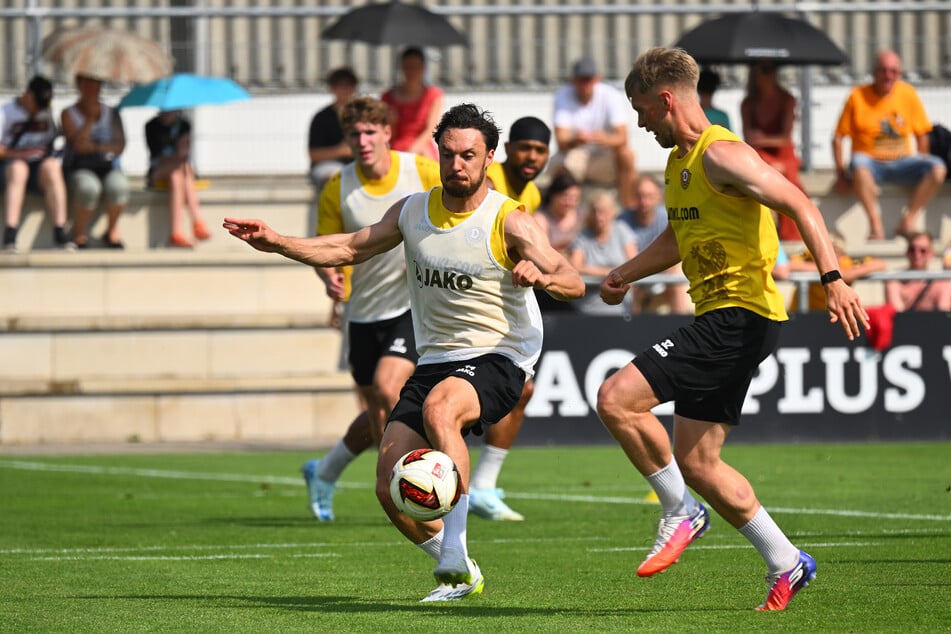 Simon Straudi (27, l.) gegen Jonas Sterner (24, r.) - so lautet nicht nur im Training das Duell rechts hinten.