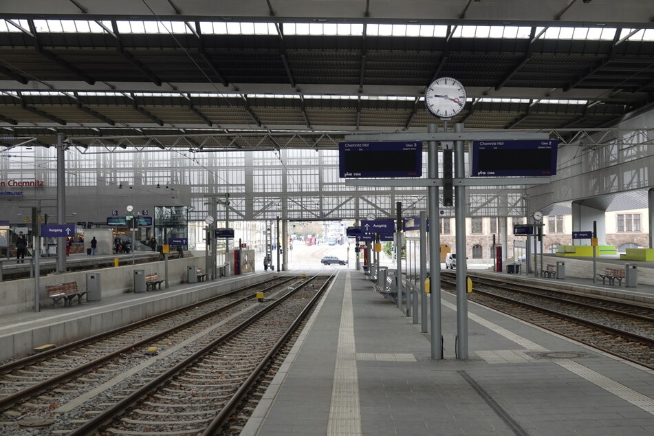 Keine Fahrgäste, keine Züge: Die City-Bahn Chemnitz streikt noch bis zum morgigen Freitagmittag. In dieser Zeit stehen die Züge still.