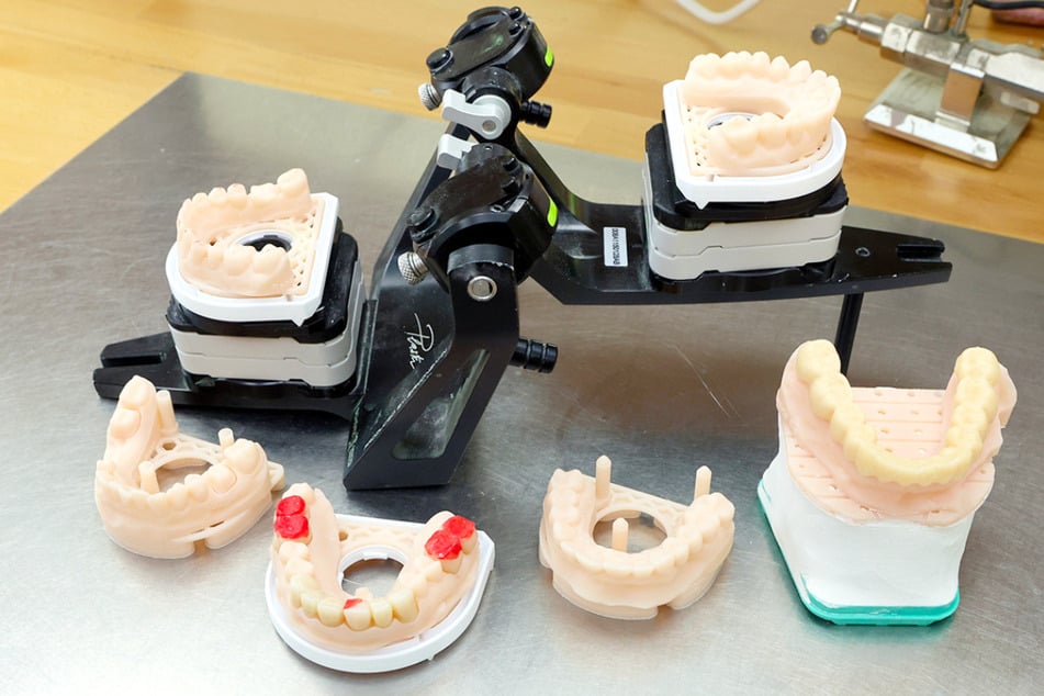 Hier wird bereits komplett digital mit Zebris und Mundscannern gearbeitet