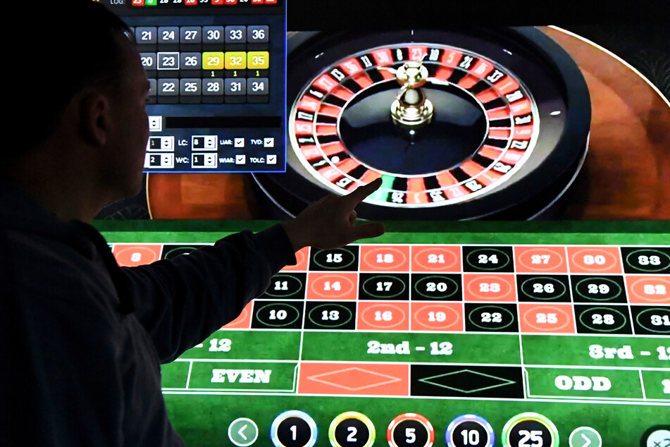 Glücksspiel kann süchtig machen. Für Online-Spiele gibt es nun einheitlichere Regelungen in Deutschland. (Symbolbild)