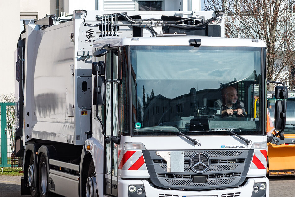 Ob die Elektro-Müllwagen, die ab 2026 auf Dresdens Straßen fahren sollen, von Mercedes oder einem anderen Hersteller produziert werden, steht noch nicht fest.