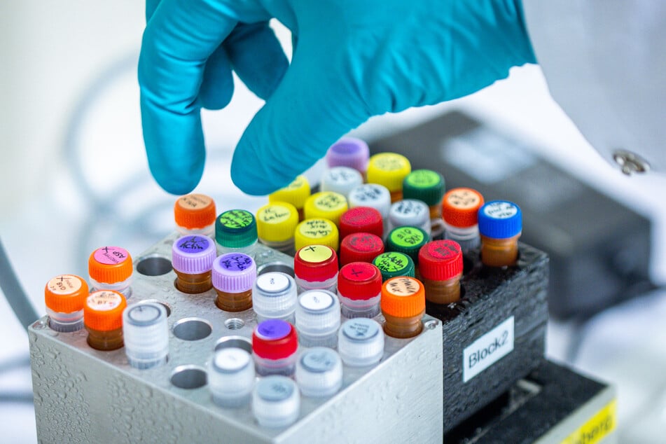 Dank DNA-Test konnte die Polizei einen Überfall von 2017 aufklären. (Symbolfoto)