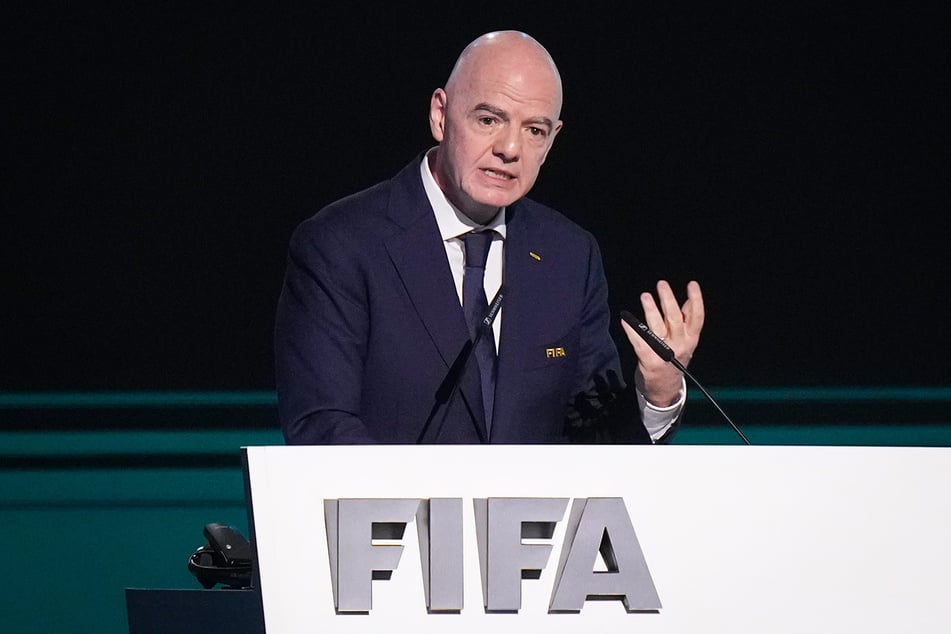 FIFA-Präsident Gianni Infantino (56) hat mit seinen Investorenplänen für viel Wirbel gesorgt. Nun könnten sie ihm auf die Füße fallen.