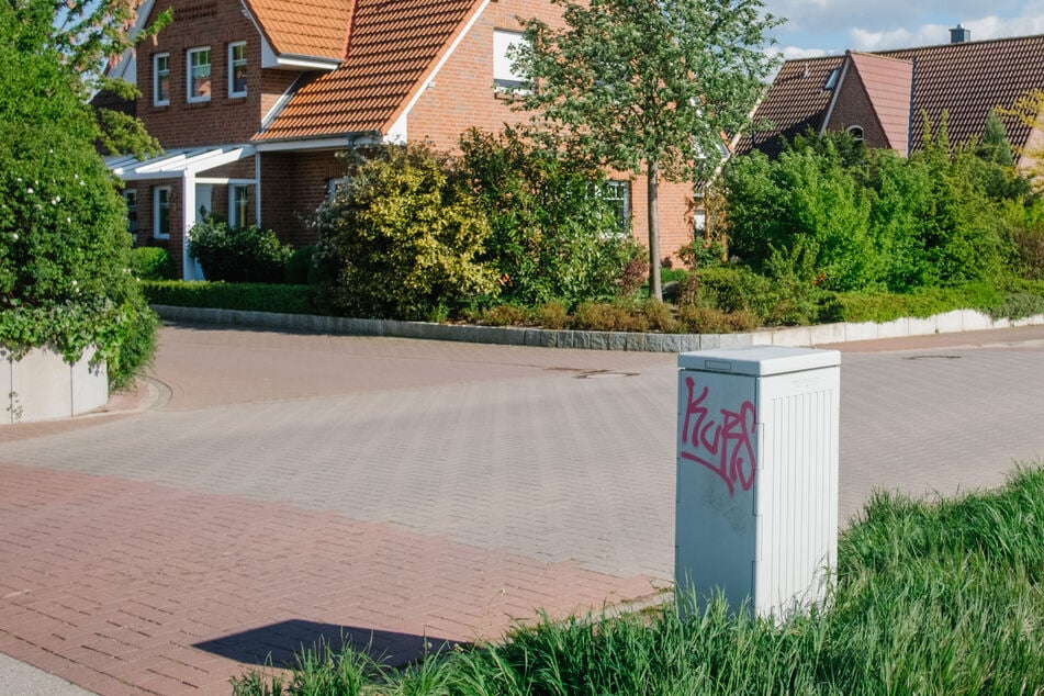 Nach dem Crash fing der beschädigte Stromkasten Feuer. (Symbolbild)