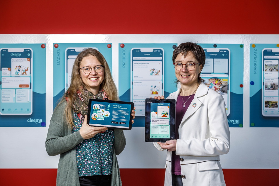 Romy Niederlein (34, l.) und Anja Ehrhardt (50) haben die App zusammen mit den Dresdner Kommunalunternehmen entwickelt.