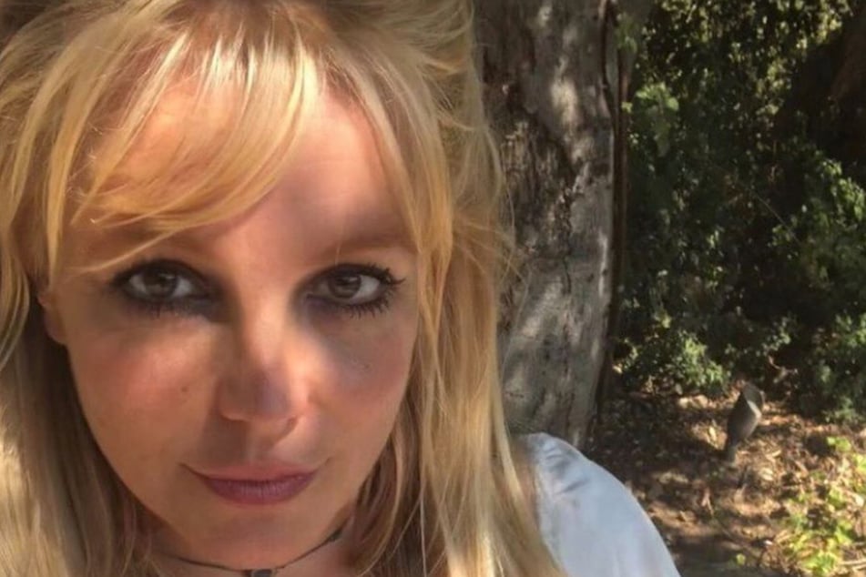 Britney Spears (38) has recently been drawing attention on Instagram with bizarre photos and videos.