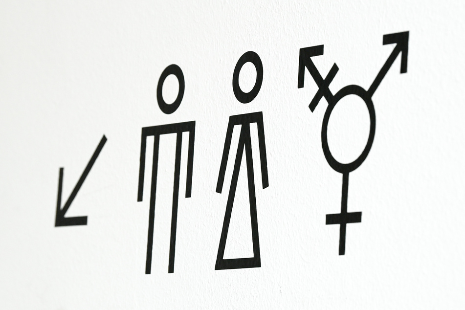 Seit Januar 2019 ist neben männlich und weiblich im Geburtenregister auch die Option divers für intersexuelle Menschen möglich. (Symbolbild)