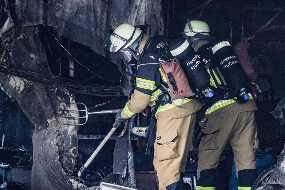 Stuttgart: Flammen am Ostermontag: Stuttgarter Feuerwehr bei Doppel-Einsatz gefordert