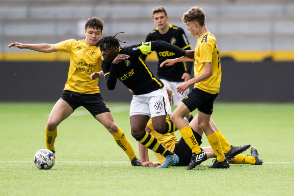 William Rashidi (16, 2.v.l.) möchte bei Borussia Dortmund den Durchbruch schaffen.