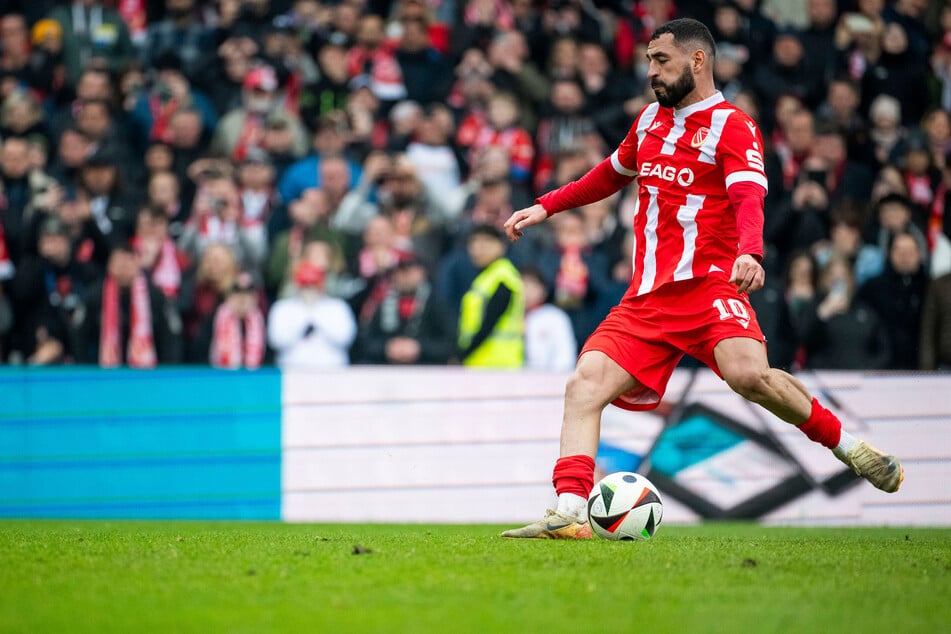 Tolcay Cigerci (30) zeigte sich diese Saison schon äußerst treffsicher. Jetzt droht er auszufallen.