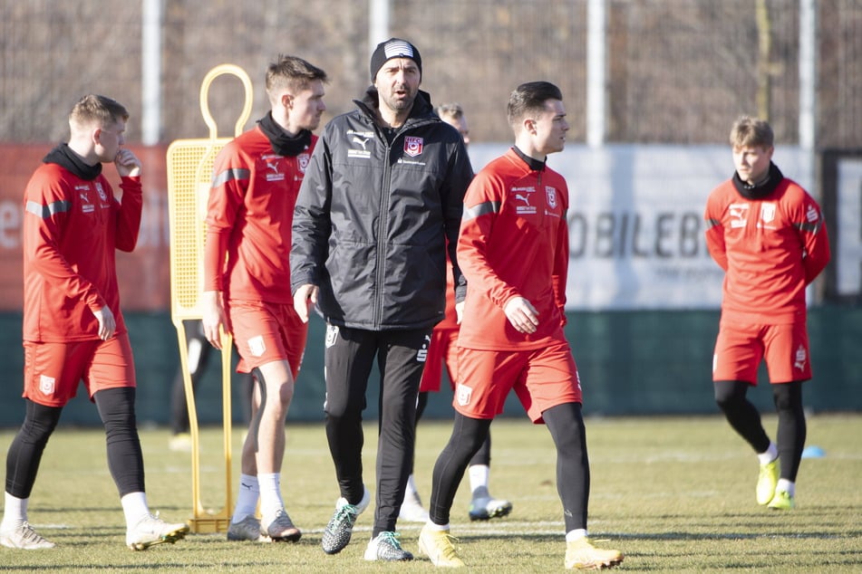 Noch gar nicht lange her: Leon Damer (23, r.) beim HFC mit Trainer Sreto Ristic (47).