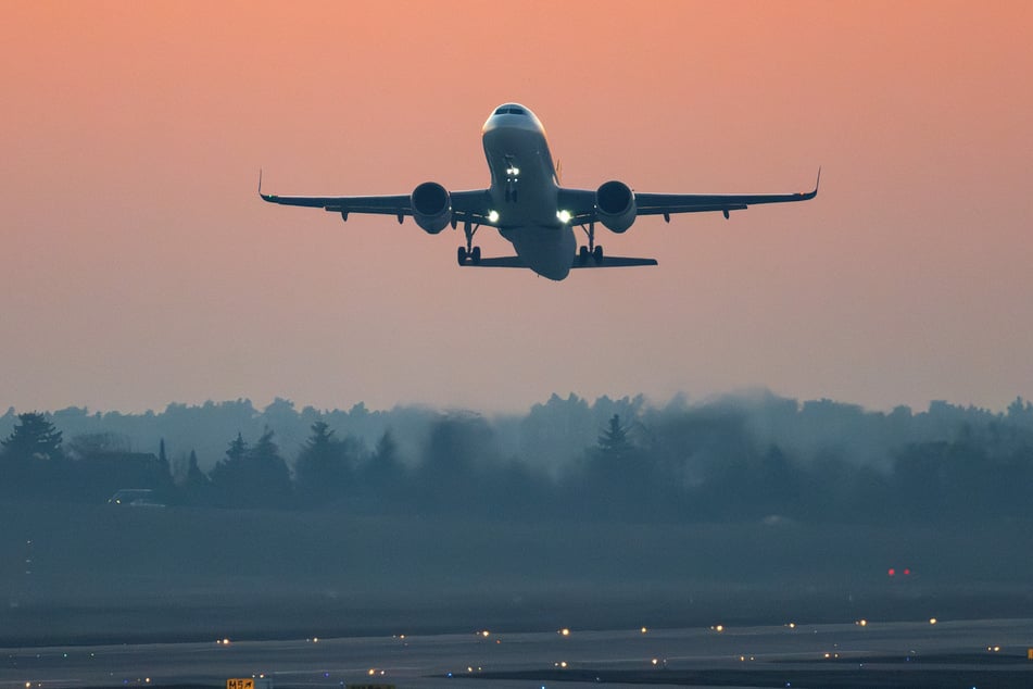 Am Dresdner Flughafen sollen im Sommer mehr Flugzeuge abheben. (Symbolfoto)