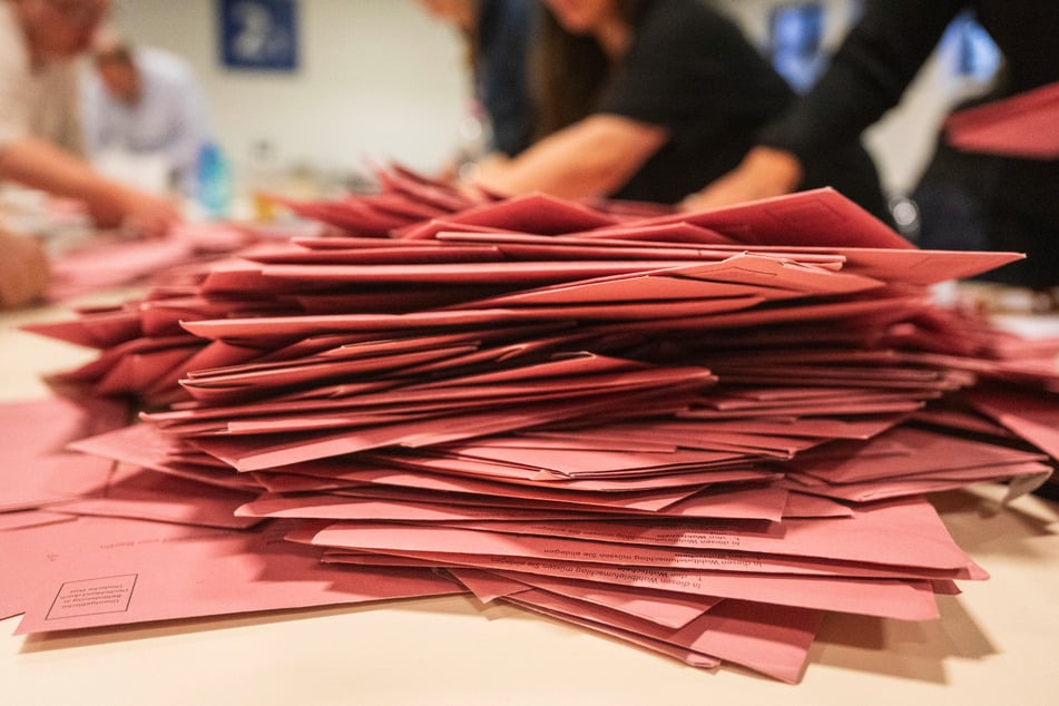 Insgesamt rund 400 gefälschte Wahlscheine sollen die Beschuldigten an die Stadt Köln geschickt haben. (Symbolfoto)