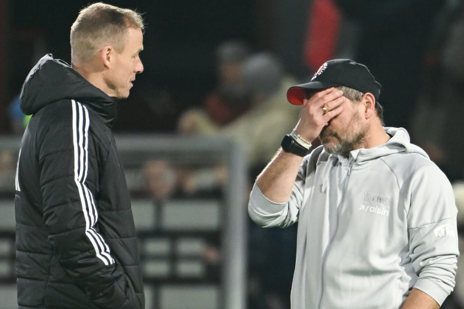 Union-Coach Steffen Baumgart (53, r.) muss die unnötige Niederlage erstmal verdauen.