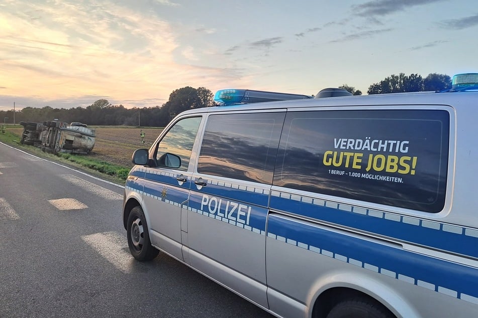 Polizei und Feuerwehr sicherten die Unfallstelle.