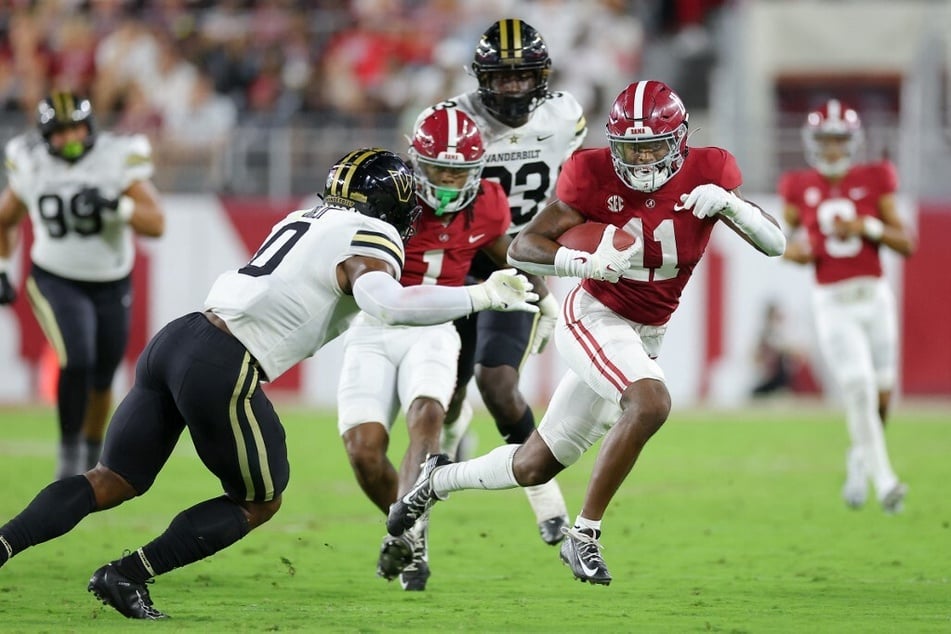 Alabama football's Traeshon Holden announces big changes are coming