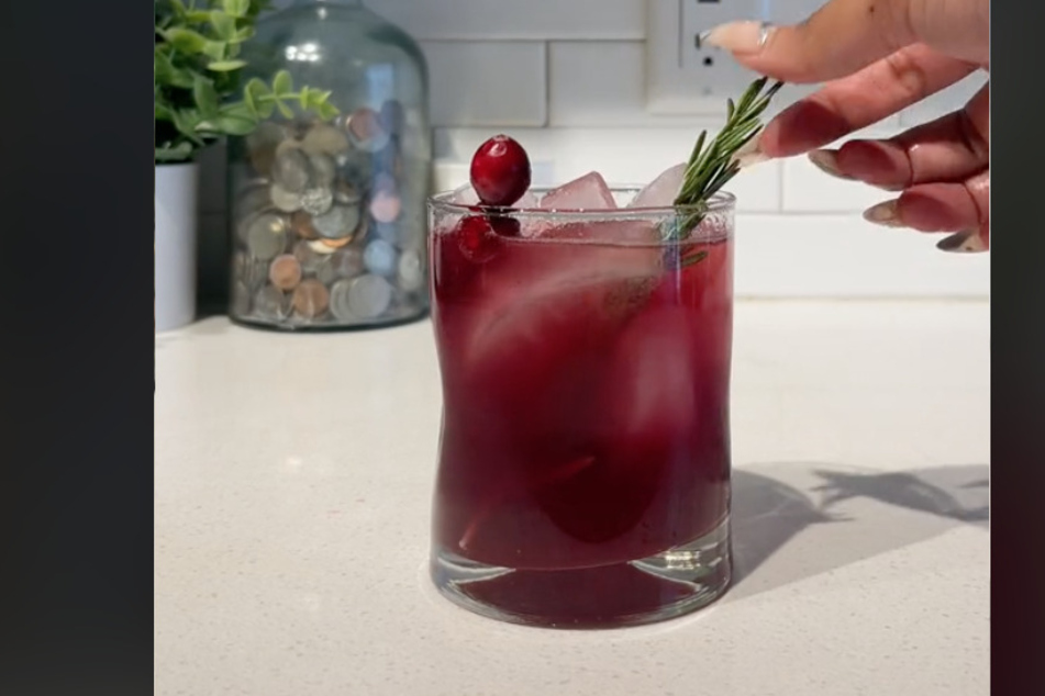 Cranberry sauce is the most divided Thanksgiving side, but this creative cocktail that TikTok user angybvby breaks down may change everyone's minds!