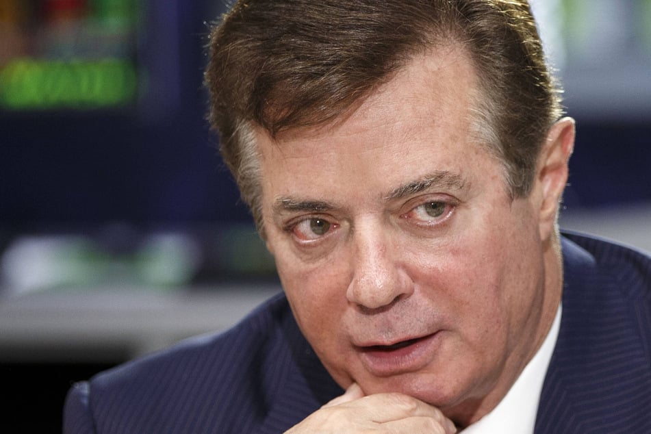 Second round of Trump pardons includes Paul Manafort and Jared Kushner's father
