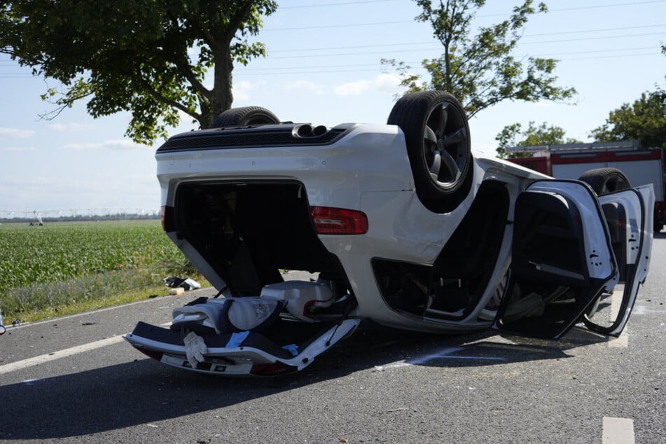 Das Auto überschlug sich.