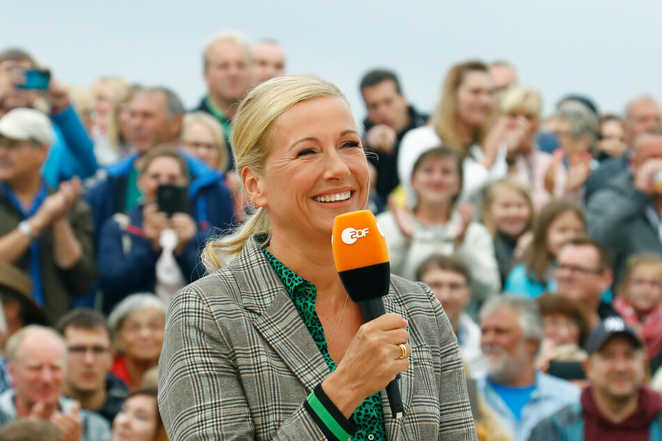 Mit Unterbrechungen führt Andrea Kiewel (57) seit 21 Jahren durch den ZDF-Fernsehgarten.