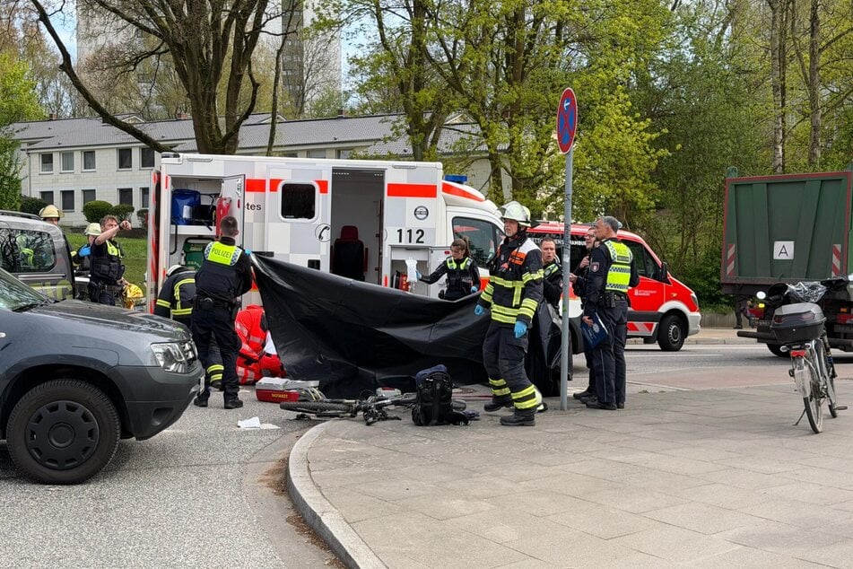 Der jugendliche Radfahrer erlag seinen schweren Verletzungen noch an der Unfallstelle.