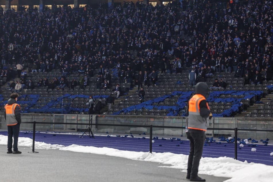 Die Ultras haben die Ostkurve aus Protest verlassen.