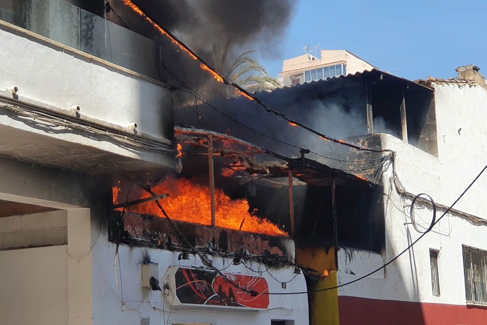 Das Restaurant "Why Not Mallorca" in der Nähe des Ballermanns ist abgebrannt.