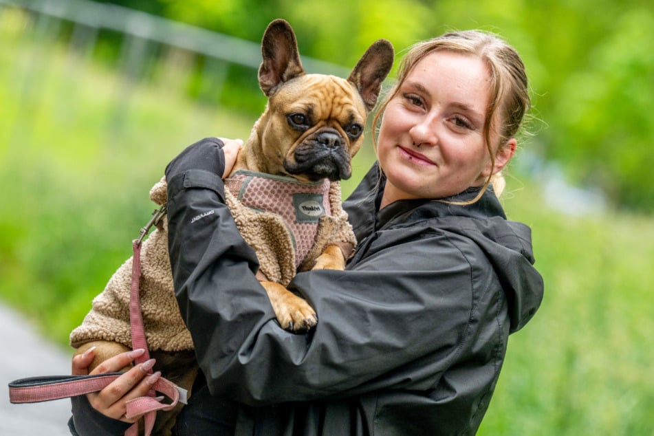 Endlich wieder vereint! Nach fünf Tage konnte Jasmin Wagner (25) ihre Französische Bulldoge Merle wieder in den Arm nehmen.