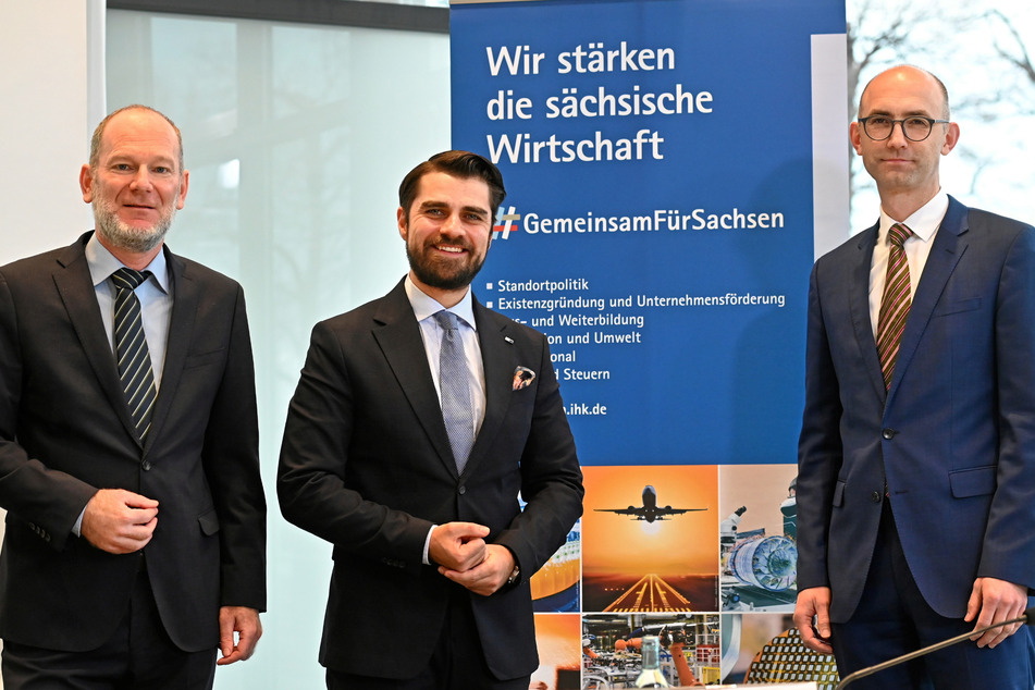 Die drei IHK-Chefs präsentierten die Ergebnisse der Konjunktur-Umfrage: Gert Ziener (51, Leipzig, v.l.n.r.) Max Jankowsky (30, Chemnitz) und Lukas Rohleder (42, Dresden).