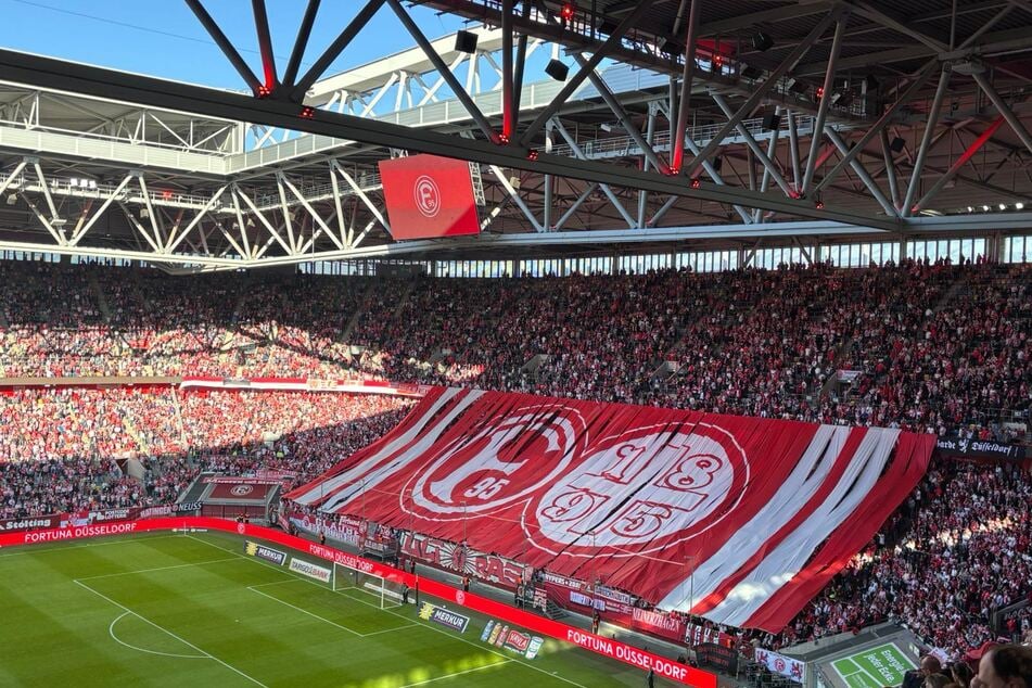 Die Choreo der Düsseldorfer Fans.