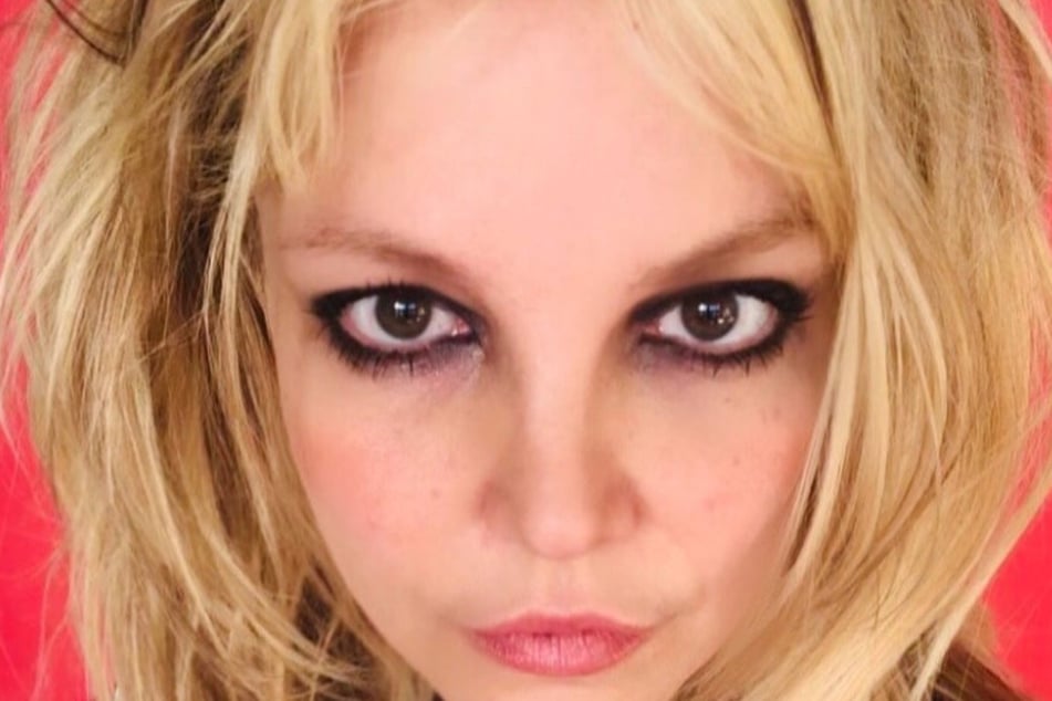 Out with the old, in with the new: Britney's got a new hairdo!