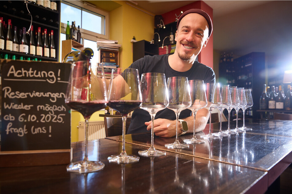 Patrick Nitsche (30) nimmt wieder Reservierungen in der "WeinKulturBar" an.
