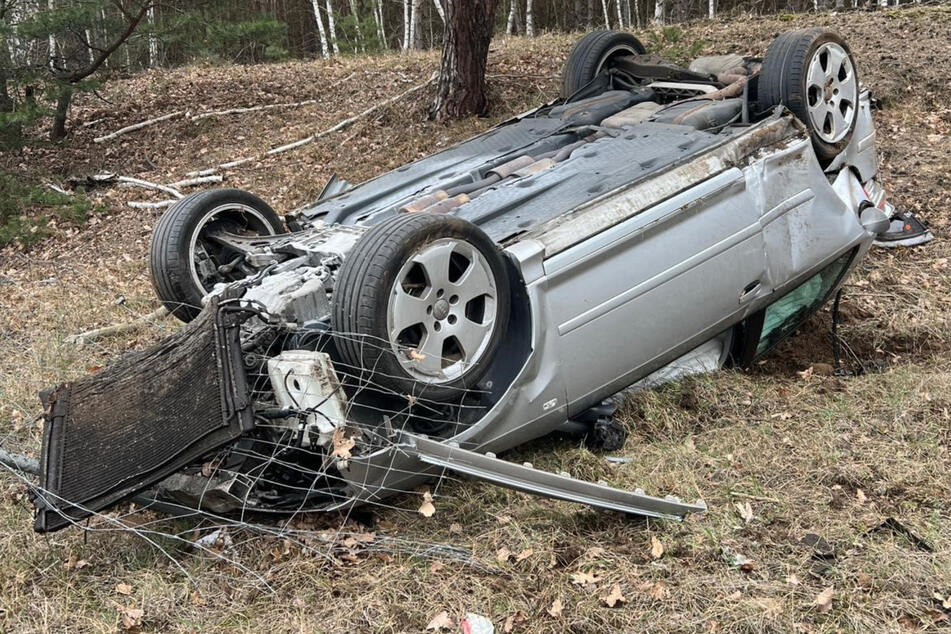Der Fahrer des Audis (47) erlitt bei dem Unfall leichte Kopfverletzungen.