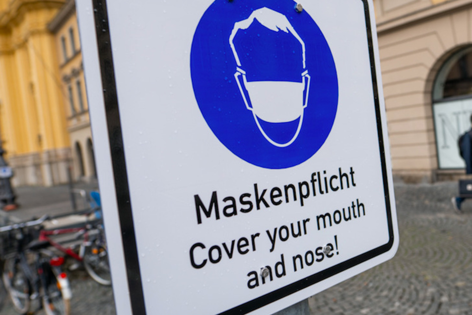 Ein Streit wegen der Maskenpflicht ist in Mittelfranken eskaliert. (Symbolbild)