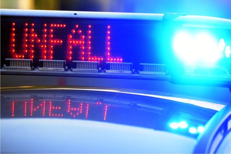 Unfall A66: Vier Schutzengel haben alle Hände voll zu tun! Golf überschlägt sich auf Autobahn in Hessen