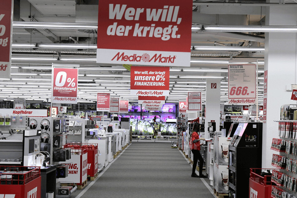 Grosser Raumungsverkauf Bei Diesem Mediamarkt In Berlin 24