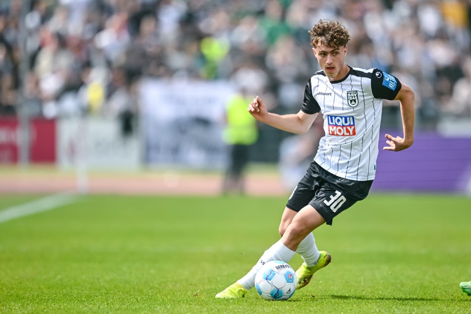 Maurice Krattenmacher (19) wechselt leihweise von Bayern München zu Fußball-Zweitligist Hertha BSC.
