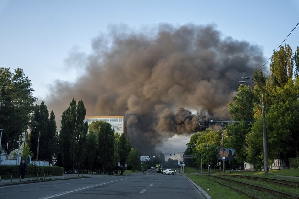 Die ukrainische Hauptstadt Kiew ist in der Nacht erneut von russischen Drohnen angegriffen worden.